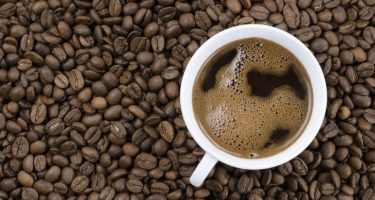 Azkoyen máquina de café compacta y elegante Vitro X1 MIA con tecnología de micro-inyección del aire.