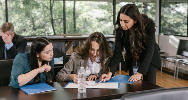 El compromiso de Becsa con la formación de los jóvenes profesionales